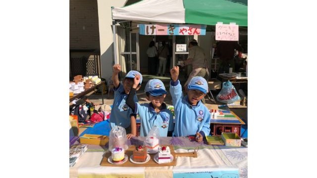バザーにてお店屋さん バザーにてお店屋さん
